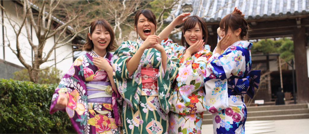 Girls Wearing Kimono in Kyoto